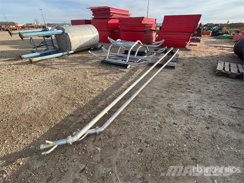  Ratnik Snow Making Equipment (2) Large Sleds & (2) Sonstige Landmaschinen