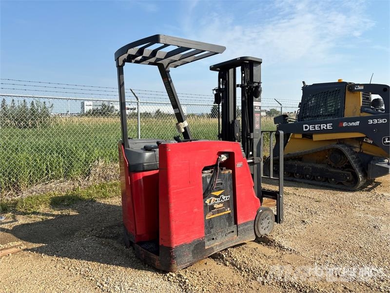 Raymond 420-C30TT 3000 lb Electric Forklift Електронавантажувачі