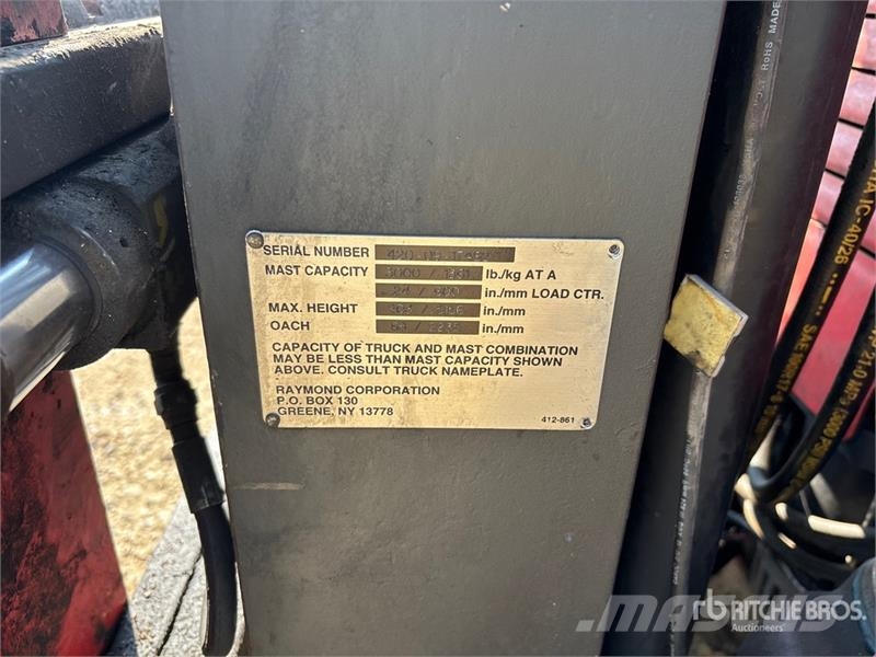 Raymond 420-C30TT 3000 lb Electric Forklift Електронавантажувачі