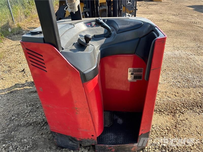 Raymond 420-C30TT 3000 lb Electric Forklift Електронавантажувачі