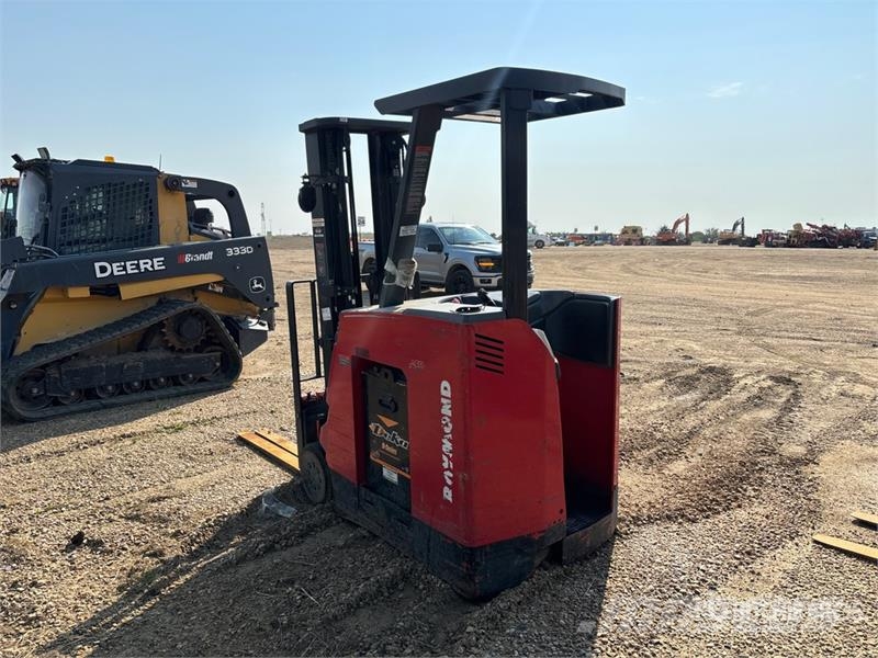 Raymond 420-C30TT 3000 lb Electric Forklift Електронавантажувачі