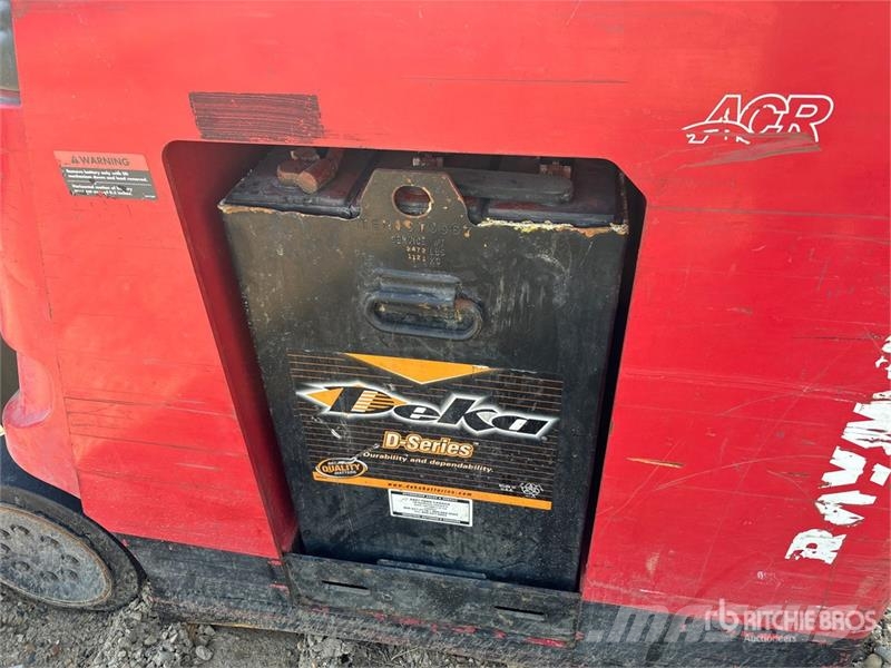 Raymond 420-C30TT 3000 lb Electric Forklift Електронавантажувачі