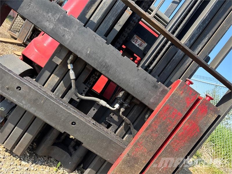 Raymond 420-C30TT 3000 lb Electric Forklift Електронавантажувачі