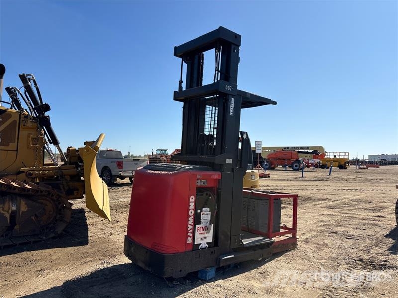 Raymond 560-OPC30TT 3000 lb Order Picker Middelsløftende plukketruck