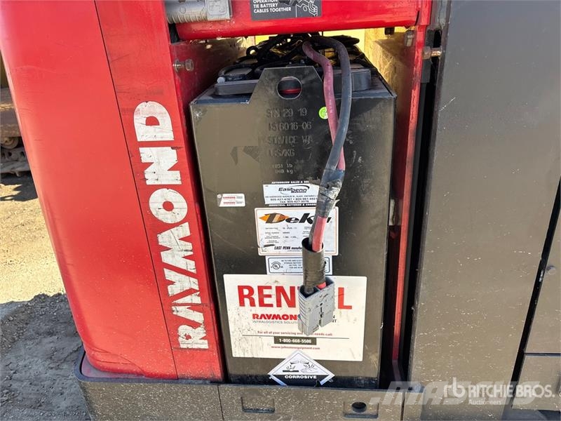 Raymond 560-OPC30TT 3000 lb Order Picker Middelsløftende plukketruck