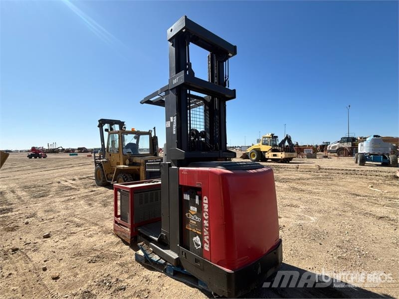 Raymond 560-OPC30TT 3000 lb Order Picker Middelsløftende plukketruck