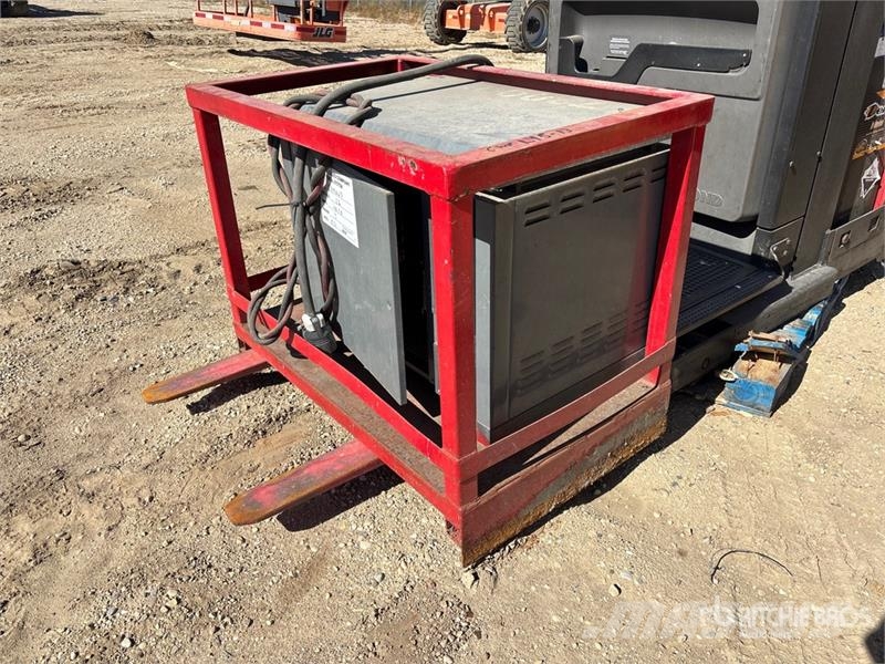 Raymond 560-OPC30TT 3000 lb Order Picker Middelsløftende plukketruck