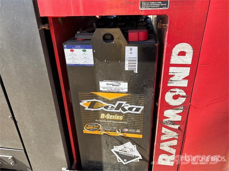 Raymond 560-OPC30TT 3000 lb Order Picker Middelsløftende plukketruck