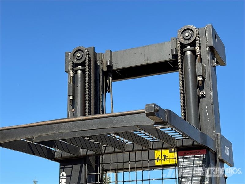 Raymond 560-OPC30TT 3000 lb Order Picker Middelsløftende plukketruck