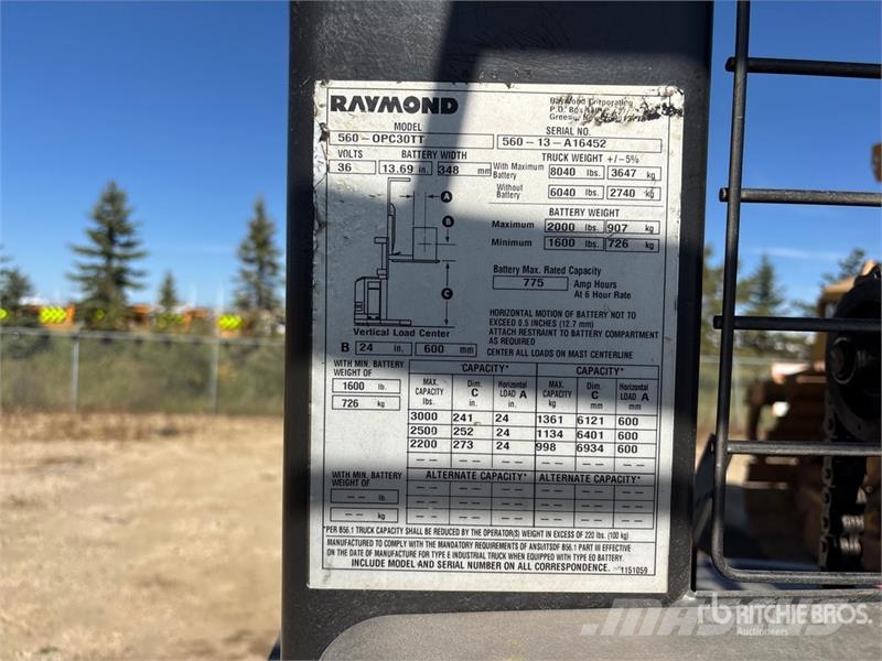Raymond 560-OPC30TT 3000 lb Order Picker Middelsløftende plukketruck