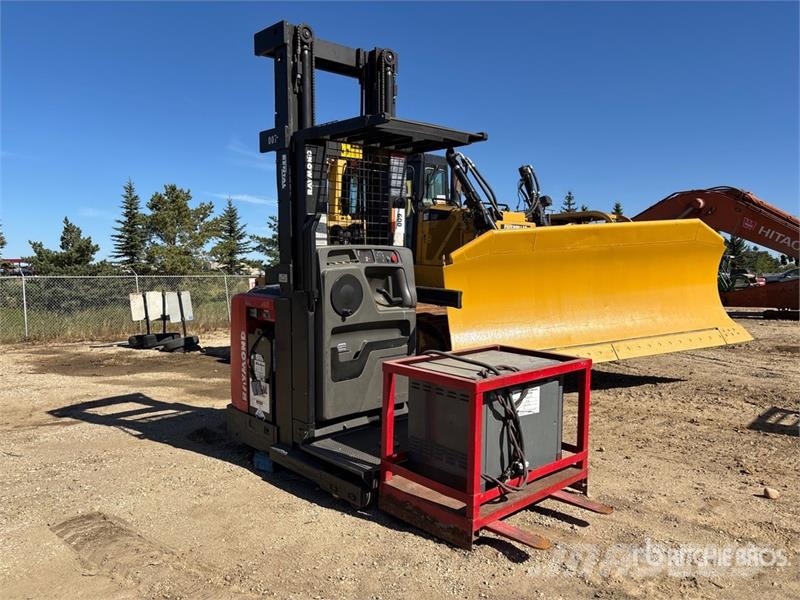 Raymond 560-OPC30TT 3000 lb Order Picker Middelsløftende plukketruck