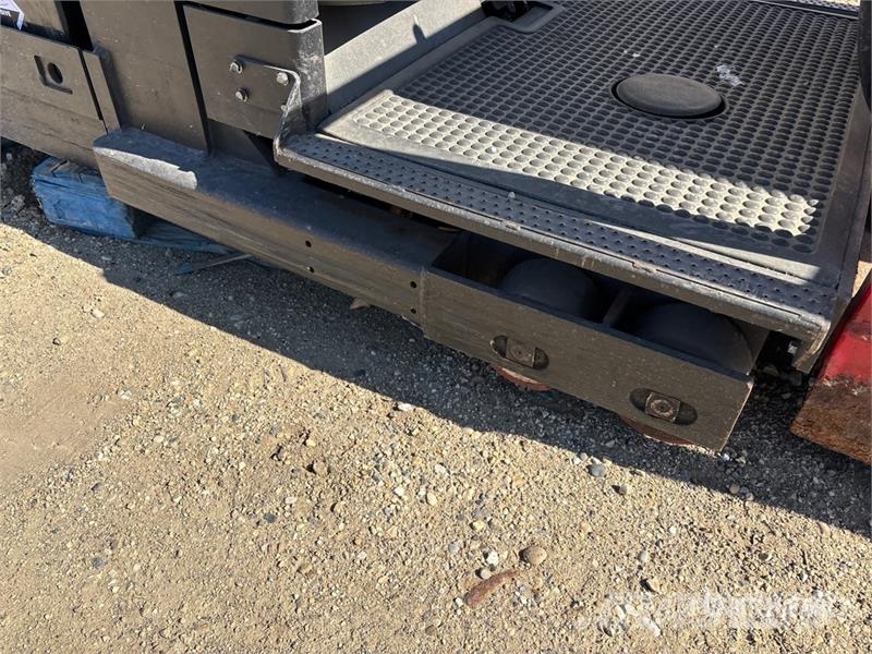 Raymond 560-OPC30TT 3000 lb Order Picker Middelsløftende plukketruck