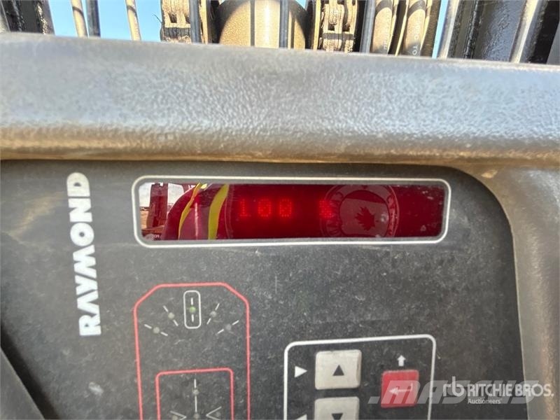 Raymond 560-OPC30TT 3000 lb Order Picker Middelsløftende plukketruck
