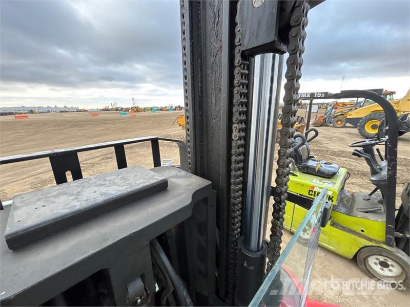 Raymond 740 R45TT 4500 lb Reach Truck Carrello retrattile