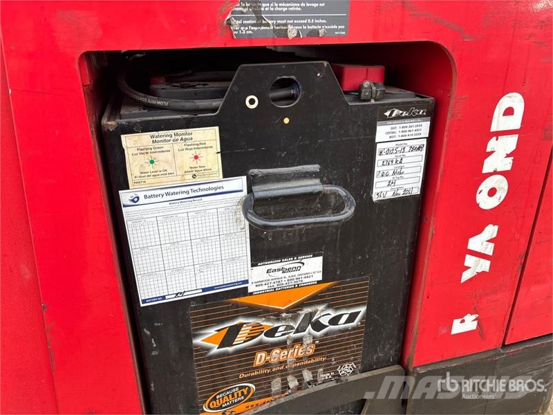 Raymond 740 R45TT 4500 lb Reach Truck Carrello retrattile