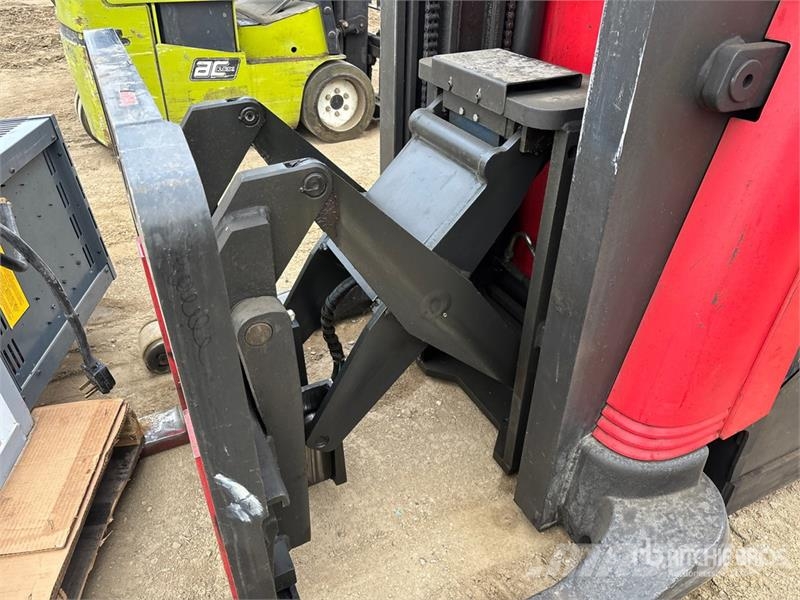 Raymond 740 R45TT 4500 lb Reach Truck Carrello retrattile