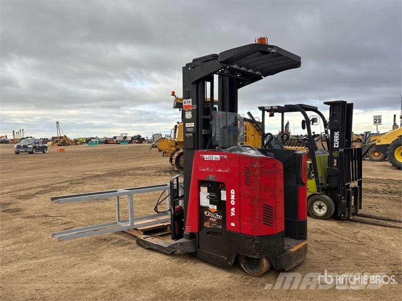Raymond 740 R45TT 4500 lb Reach Truck Carrello retrattile