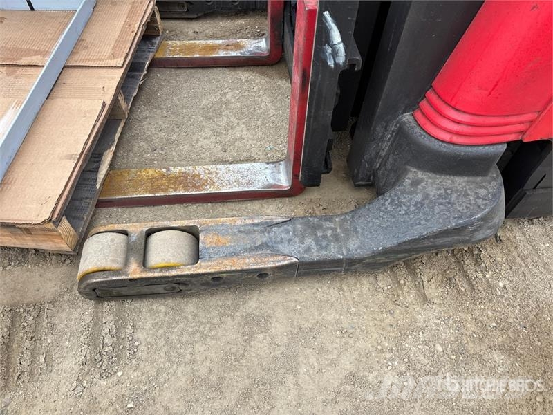 Raymond 740 R45TT 4500 lb Reach Truck Carrello retrattile