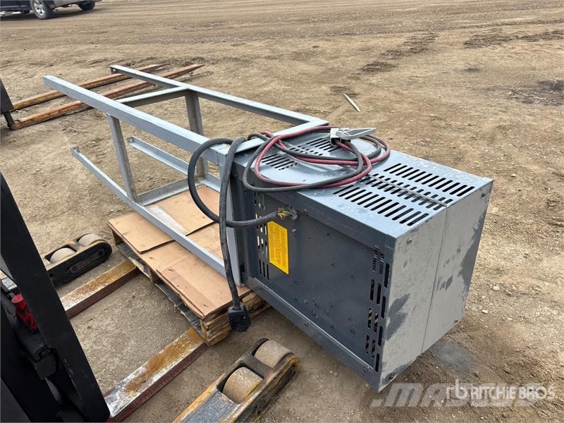 Raymond 740 R45TT 4500 lb Reach Truck Carrello retrattile