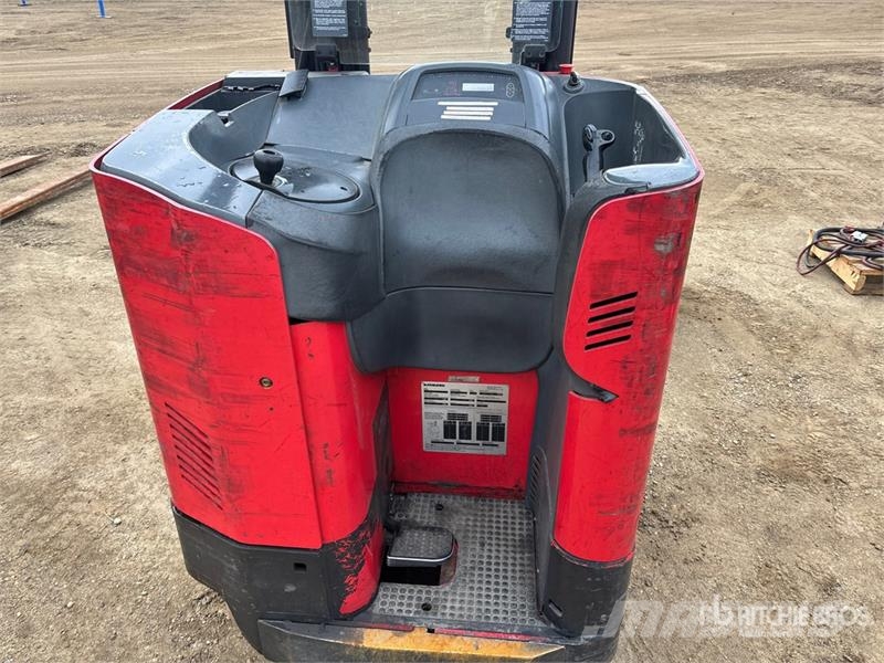 Raymond 740 R45TT 4500 lb Reach Truck Carrello retrattile