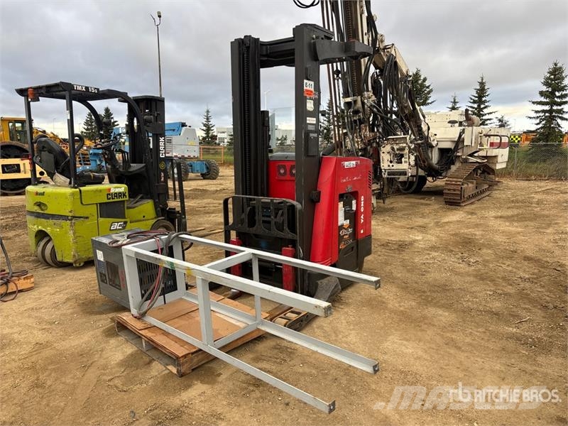 Raymond 740 R45TT 4500 lb Reach Truck Carrello retrattile