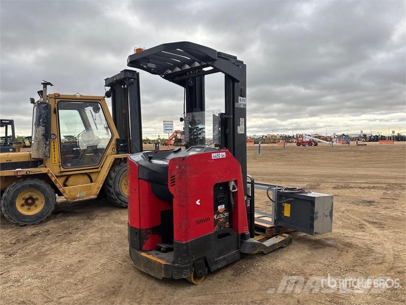 Raymond 740 R45TT 4500 lb Reach Truck Carrello retrattile