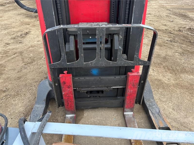 Raymond 740 R45TT 4500 lb Reach Truck Carrello retrattile