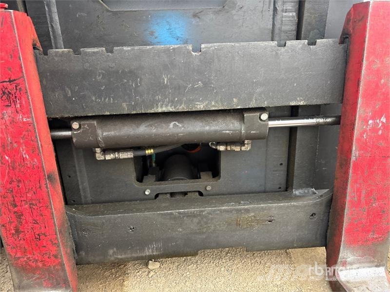 Raymond 740 R45TT 4500 lb Reach Truck Carrello retrattile