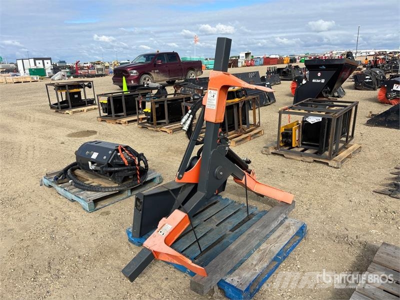 Raymond RMTG70 52 in Hydraulic Skid Steer Tire Grabber (Un Andre komponenter