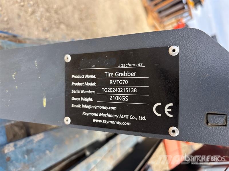 Raymond RMTG70 52 in Hydraulic Skid Steer Tire Grabber (Un Andre komponenter