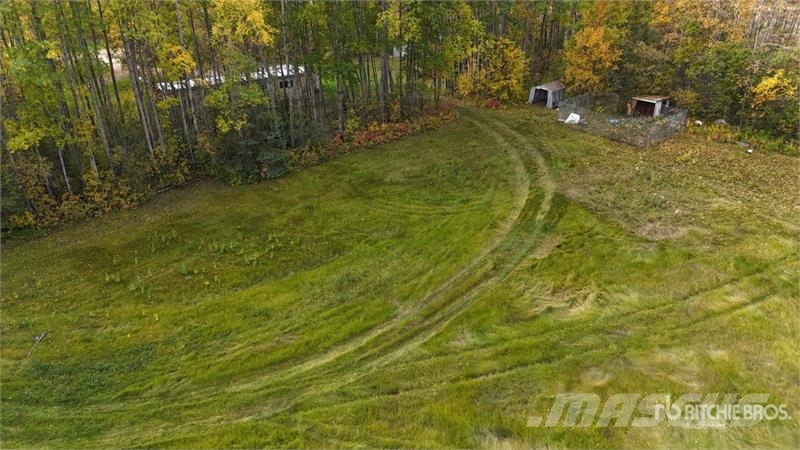 Red Roo Earth Creek, AB 251 Wellsite Drive 3.95 +/- Acres  Otra maquinaria agrícola