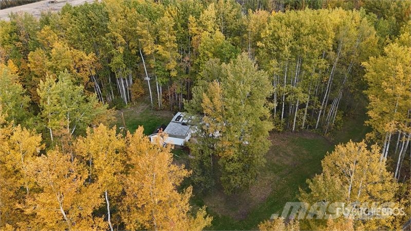 Red Roo Earth Creek, AB 251 Wellsite Drive 3.95 +/- Acres  Otra maquinaria agrícola