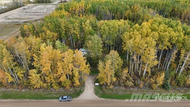 Red Roo Earth Creek, AB 251 Wellsite Drive 3.95 +/- Acres  Otra maquinaria agrícola