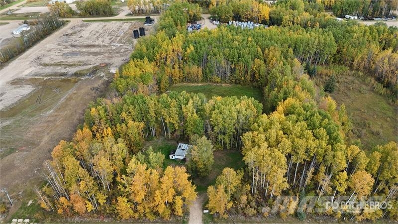 Red Roo Earth Creek, AB 251 Wellsite Drive 3.95 +/- Acres  Otra maquinaria agrícola