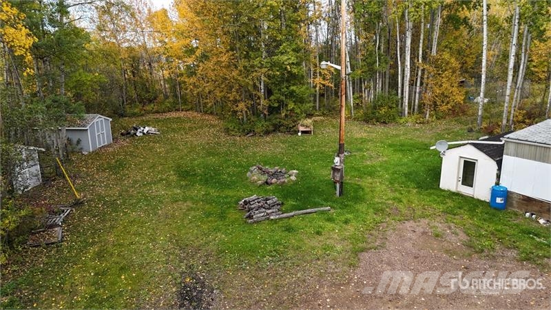 Red Roo Earth Creek, AB 251 Wellsite Drive 3.95 +/- Acres  Otra maquinaria agrícola