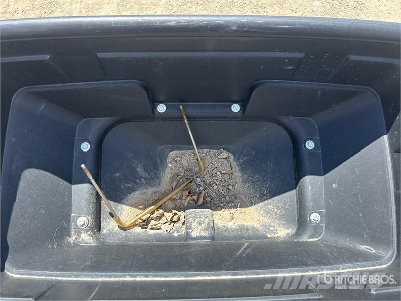 Redrock Pull-Type Broadcaster (Inoperable) Ostale komponente