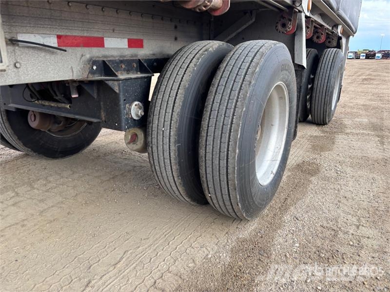Reitnouer 48 ft T/A Spread Axle Curtain Side Trailer Curtainsideranhänger