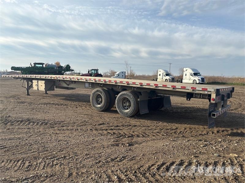 Reitnouer 53 ft T/A Spread Axle Flatbed Trailer Planhengere