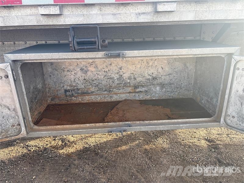 Reitnouer 53 ft T/A Spread Axle Flatbed Trailer Planhengere