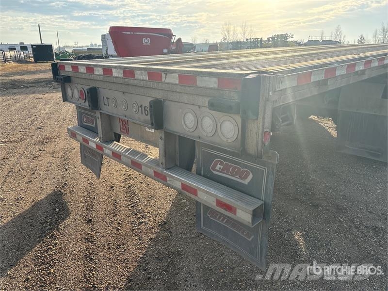 Reitnouer 53 ft T/A Spread Axle Flatbed Trailer Planhengere