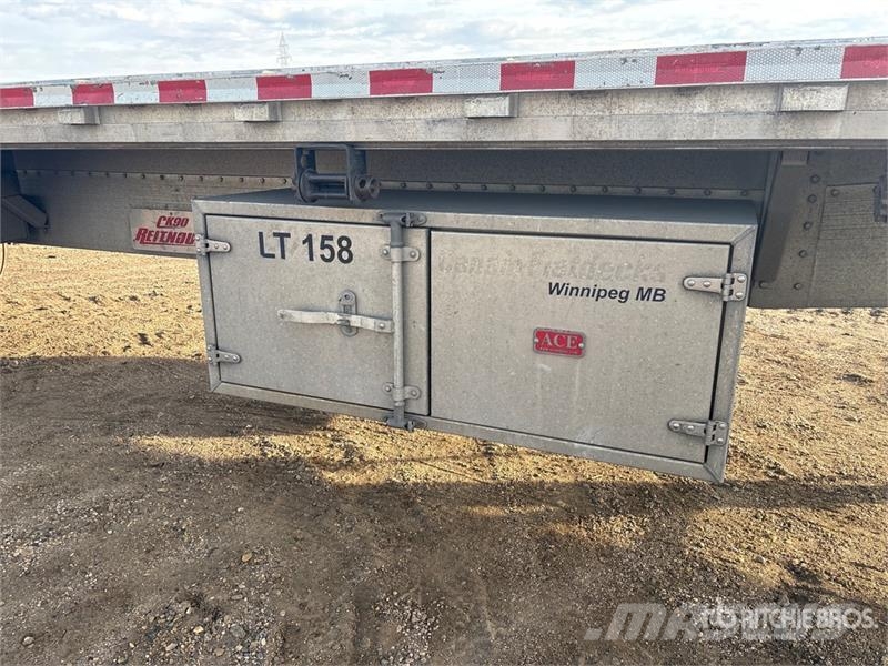 Reitnouer 53 ft T/A Spread Axle Flatbed Trailer Planhengere