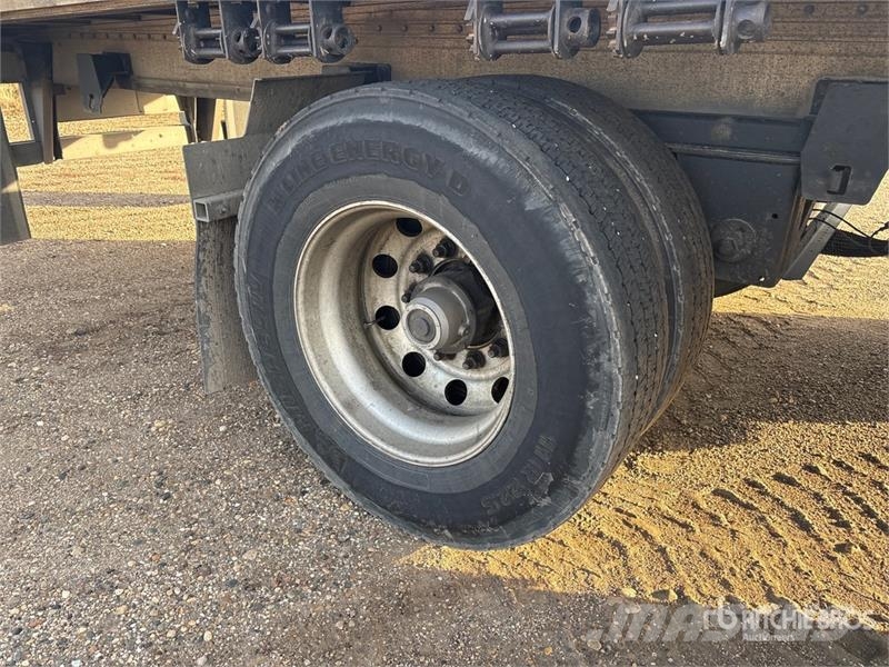 Reitnouer 53 ft T/A Spread Axle Flatbed Trailer Planhengere