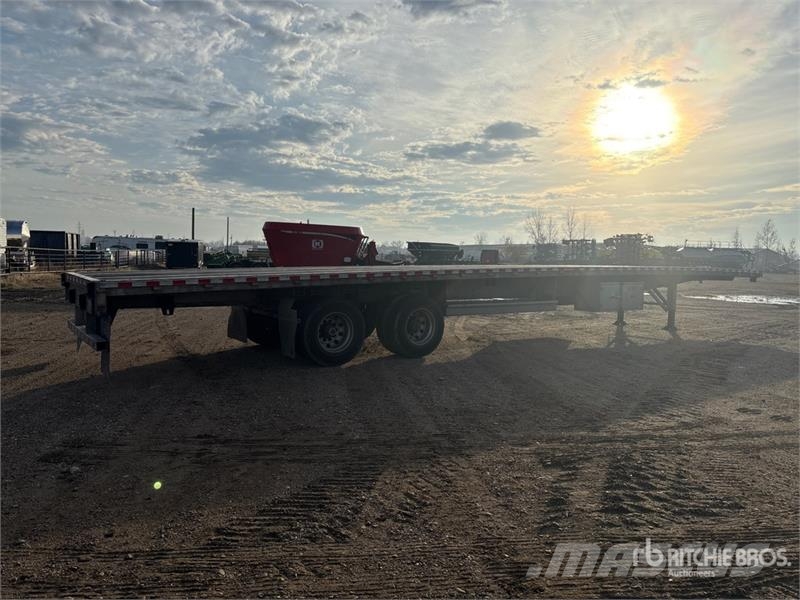 Reitnouer 53 ft T/A Spread Axle Flatbed Trailer Planhengere