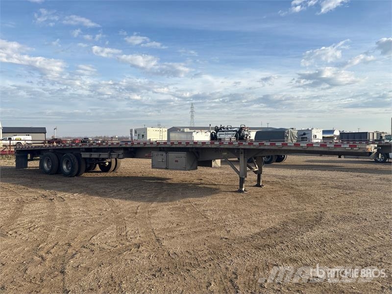 Reitnouer 53 ft T/A Spread Axle Flatbed Trailer Planhengere