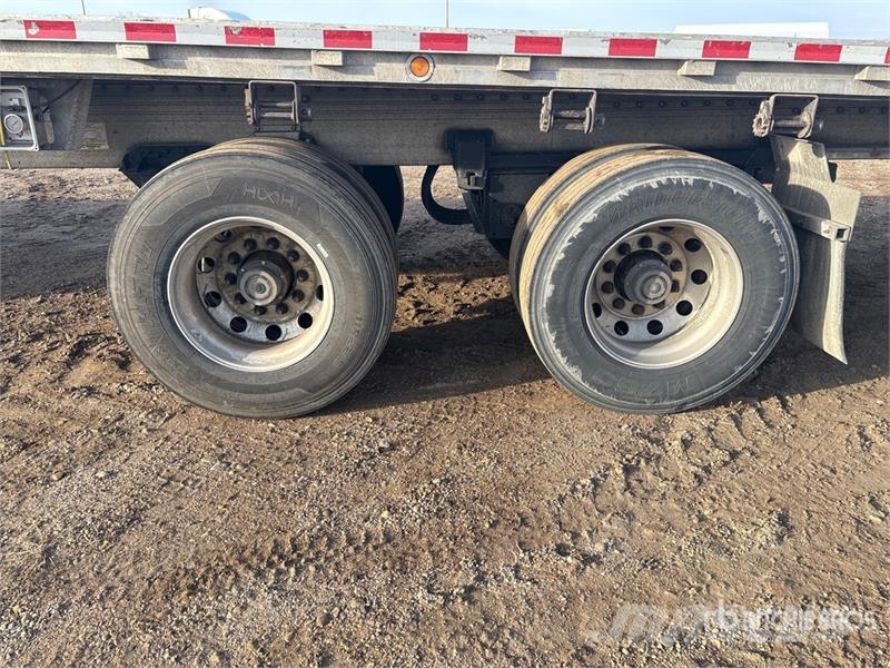 Reitnouer 53 ft T/A Spread Axle Flatbed Trailer Planhengere