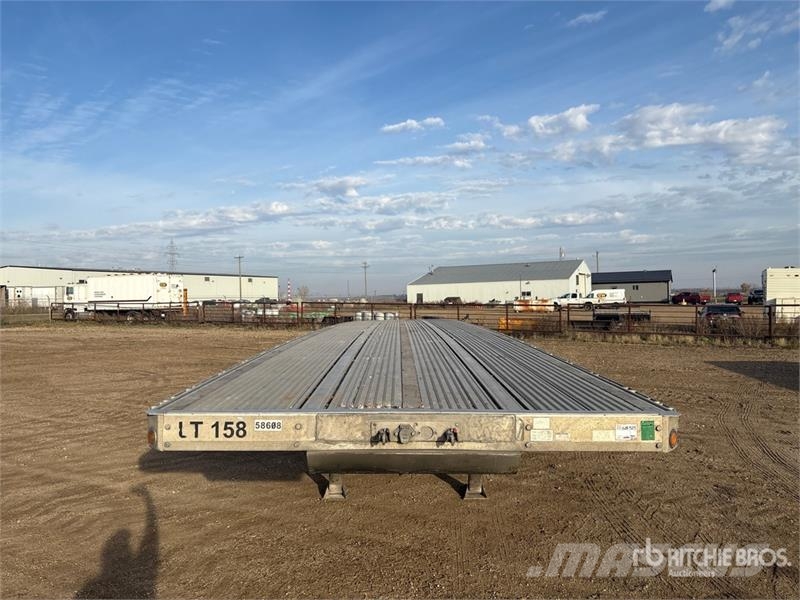 Reitnouer 53 ft T/A Spread Axle Flatbed Trailer Planhengere