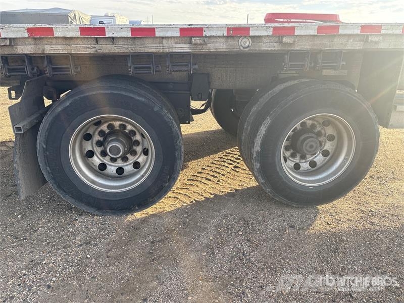 Reitnouer 53 ft T/A Spread Axle Flatbed Trailer Planhengere