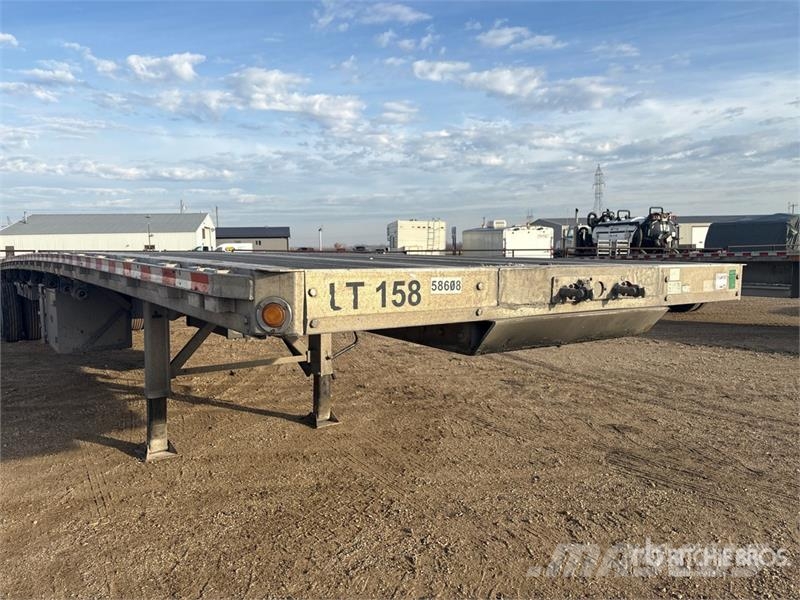 Reitnouer 53 ft T/A Spread Axle Flatbed Trailer Planhengere