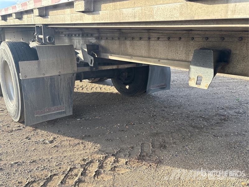 Reitnouer 53 ft T/A Spread Axle Flatbed Trailer Planhengere