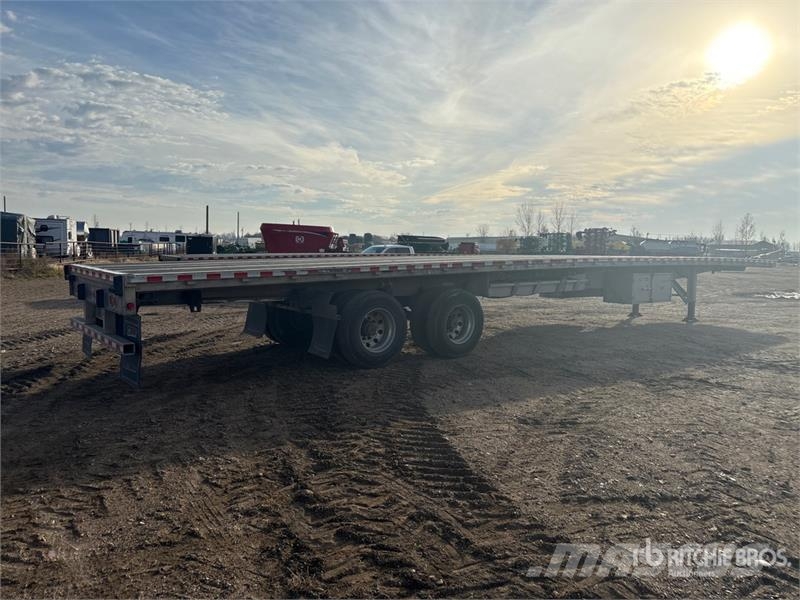 Reitnouer 53 ft T/A Spread Axle Flatbed Trailer Planhengere